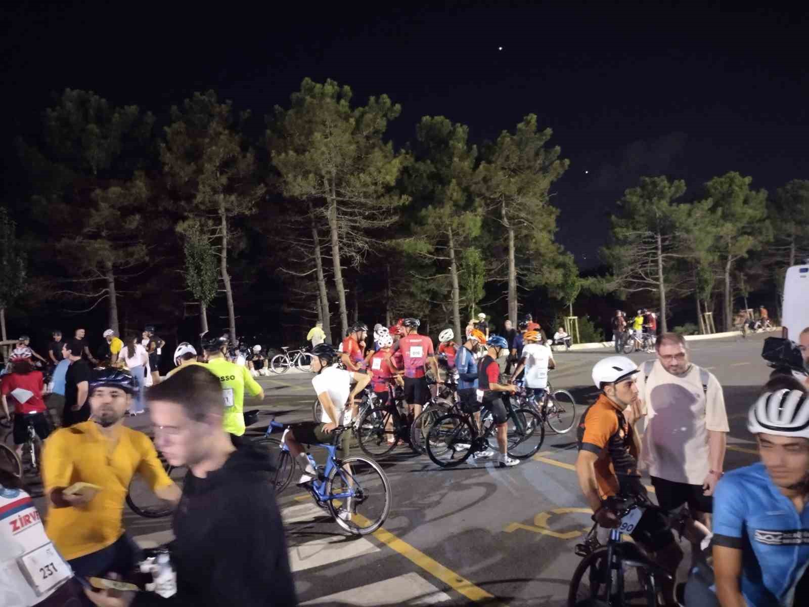 umraniye-de-gece-bisiklet-yarisi-etkinligi-ilk-kez-gerceklestirildi