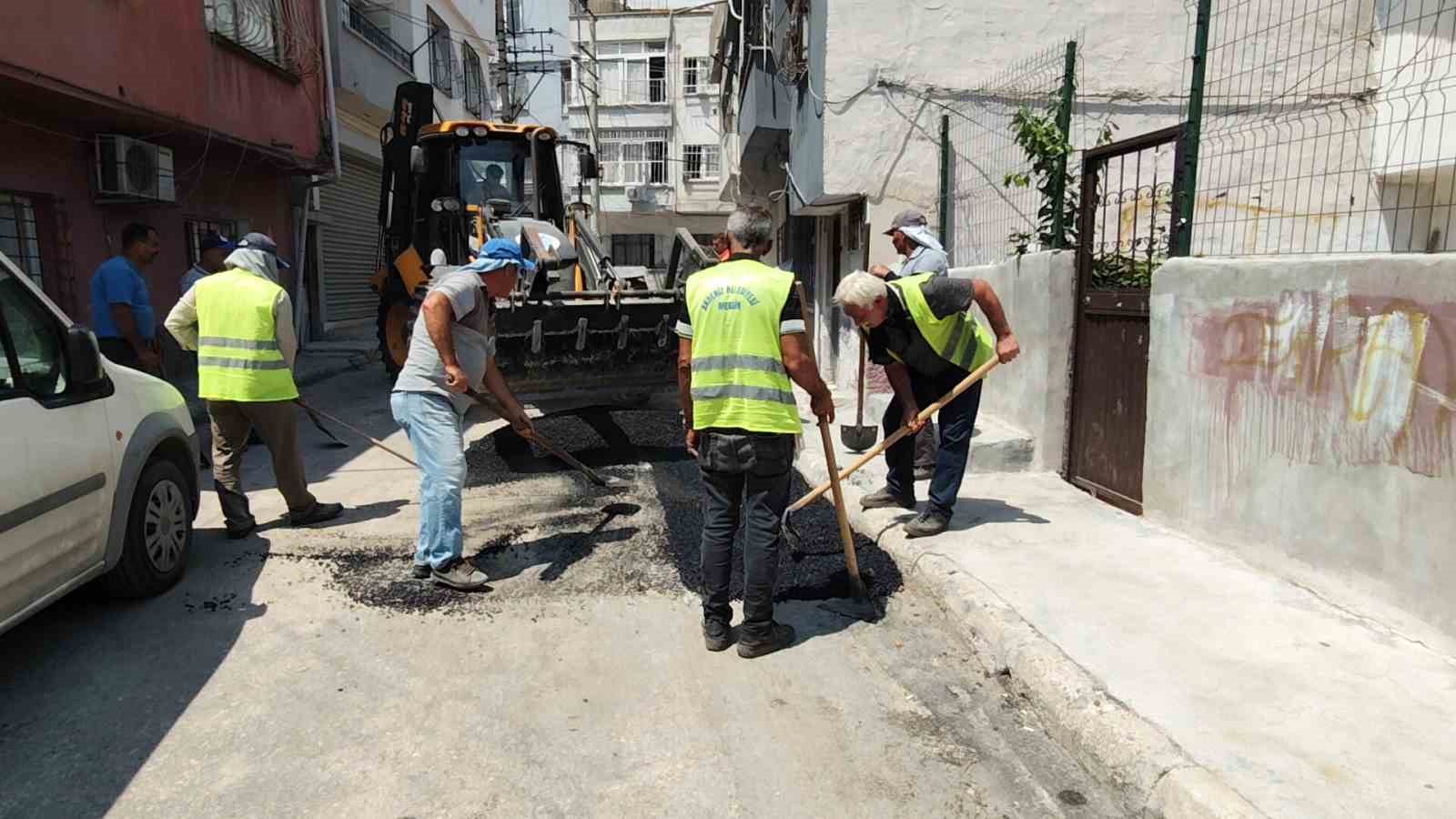 akdeniz-de-bozulan-yollar-icin-ekipler-sahada