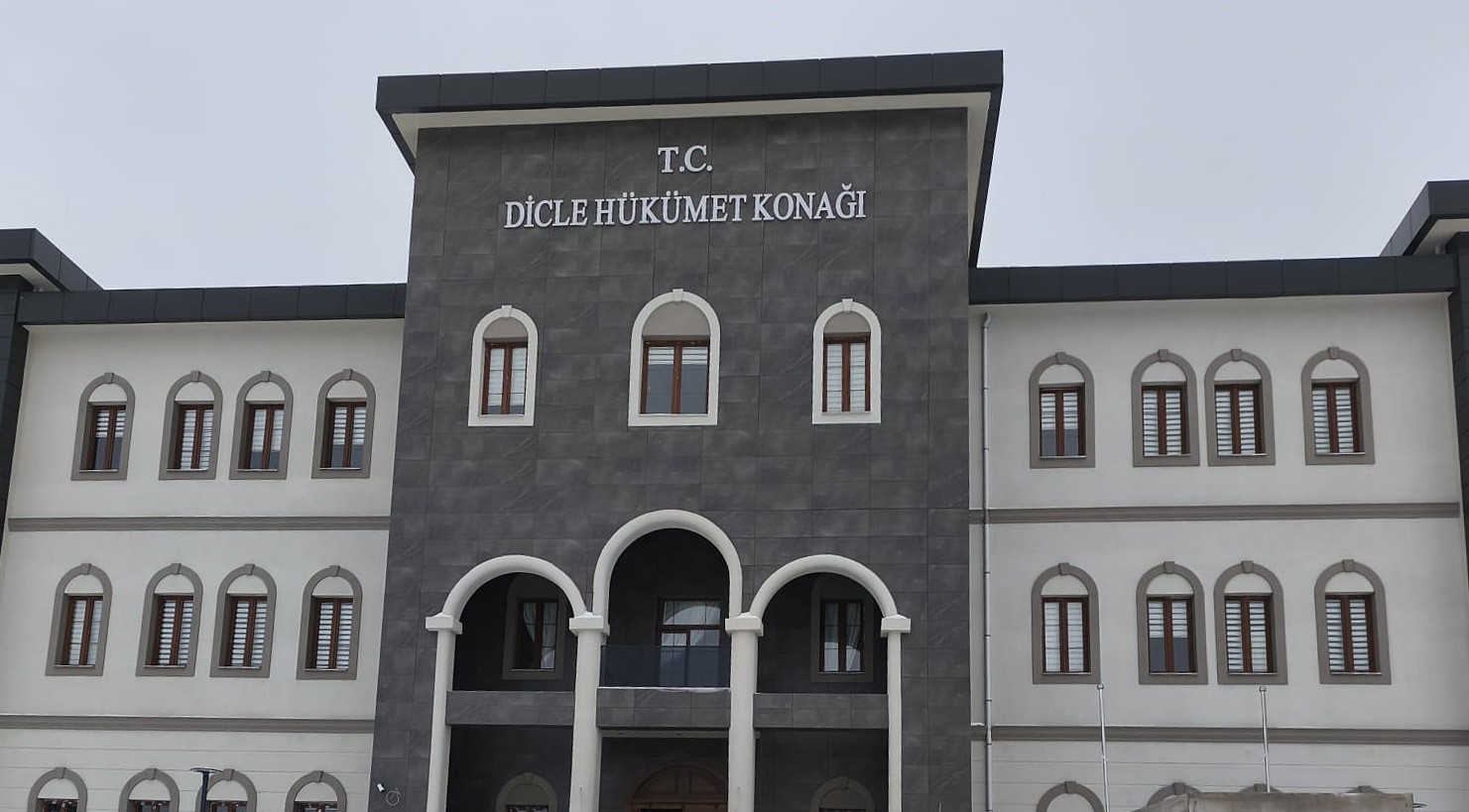 dicle-de-8-ayda-9-kilo-20-gram-esrar-5-bin-967-kok-kenevir-ele-gecirildi