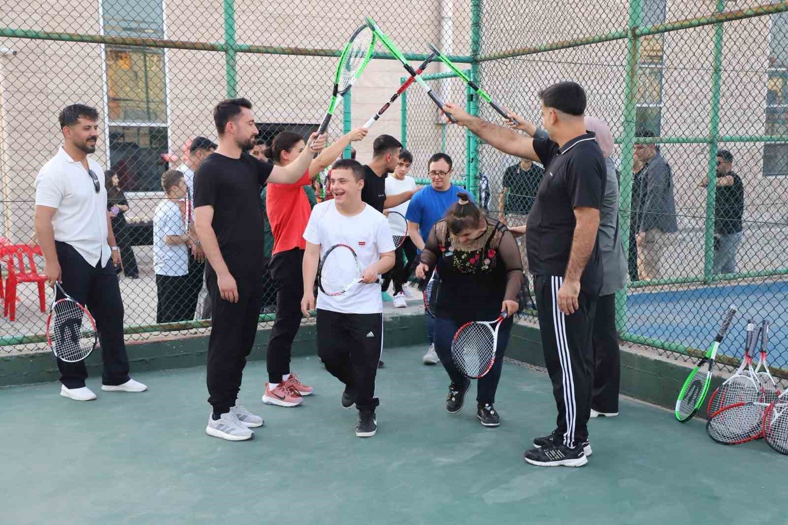 cizre-de-ozel-cocuklar-icin-tenis-soleni