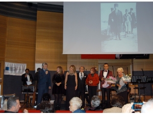 Atatürk Sevdiği Şarkılarla Anıldı