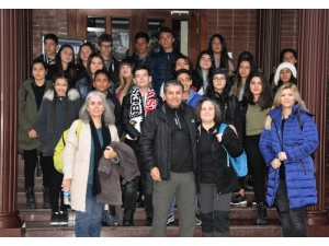 Ayvalık Güzel Sanatlar Öğrencileri, İstanbul Sanat Bienali’ni Gezdi