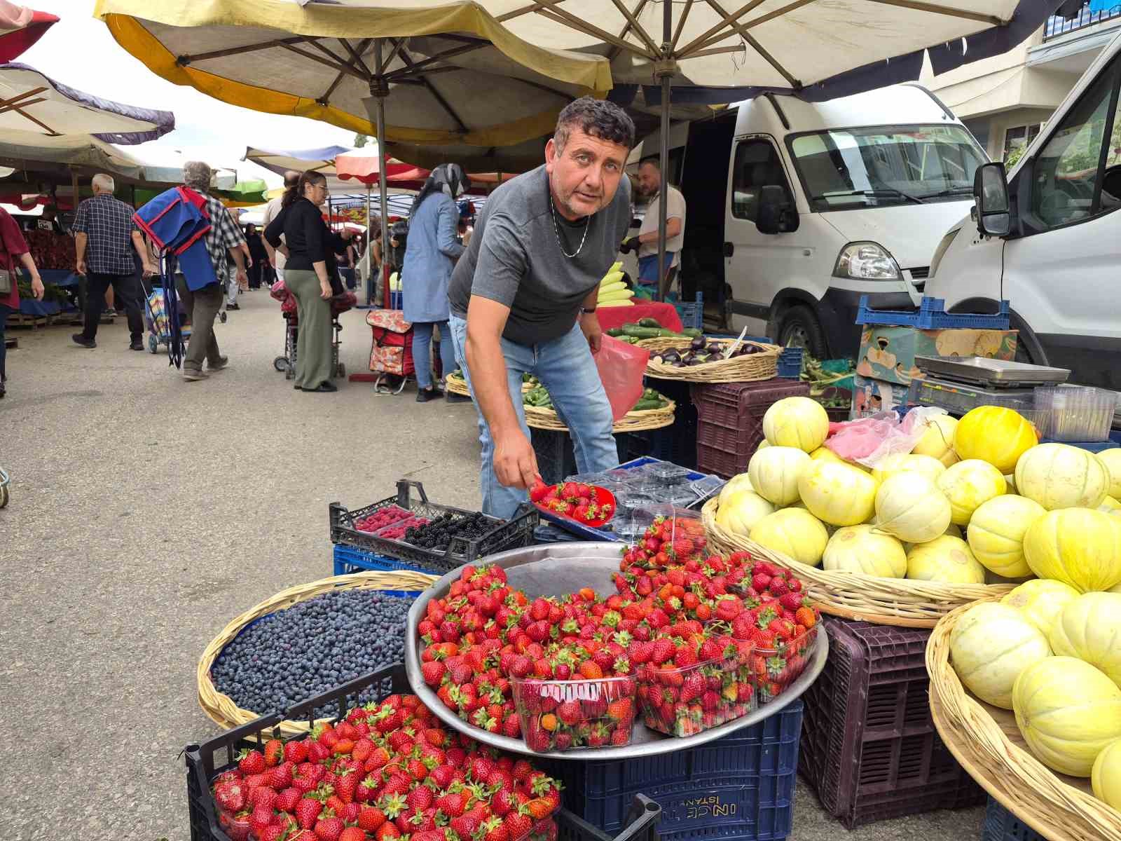 sonbahar-geldi-ama-pazar-tezgahlari-yazdan-kalma