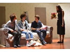 Geleceğin Doktorları Tiyatro Sahnesinde