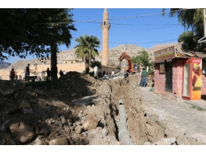 Şuski Halfeti’de Alt Yapı Çalışmalarına Devam Ediyor
