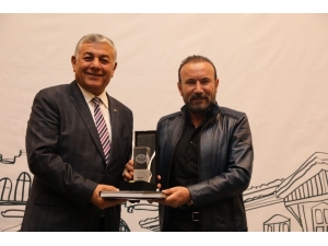 İzmit Belediyesi Ödülünü Aldı