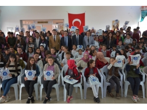 Kabadüz’de Öğrencilere Kitap Ve Spor Malzemeleri Dağıtıldı