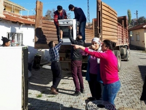 Ak Parti Mihalıççık Kadın Kolları’ndan Yardım Eli