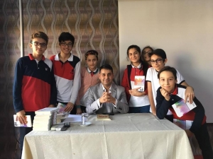 Yazar Ve Şair Alper Tunga Kumtepe Öğrencilerle Buluştu