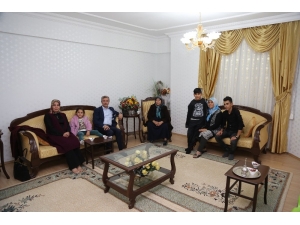 Tahmazoğlu’ndan Şehit Ailelerine Ziyaret