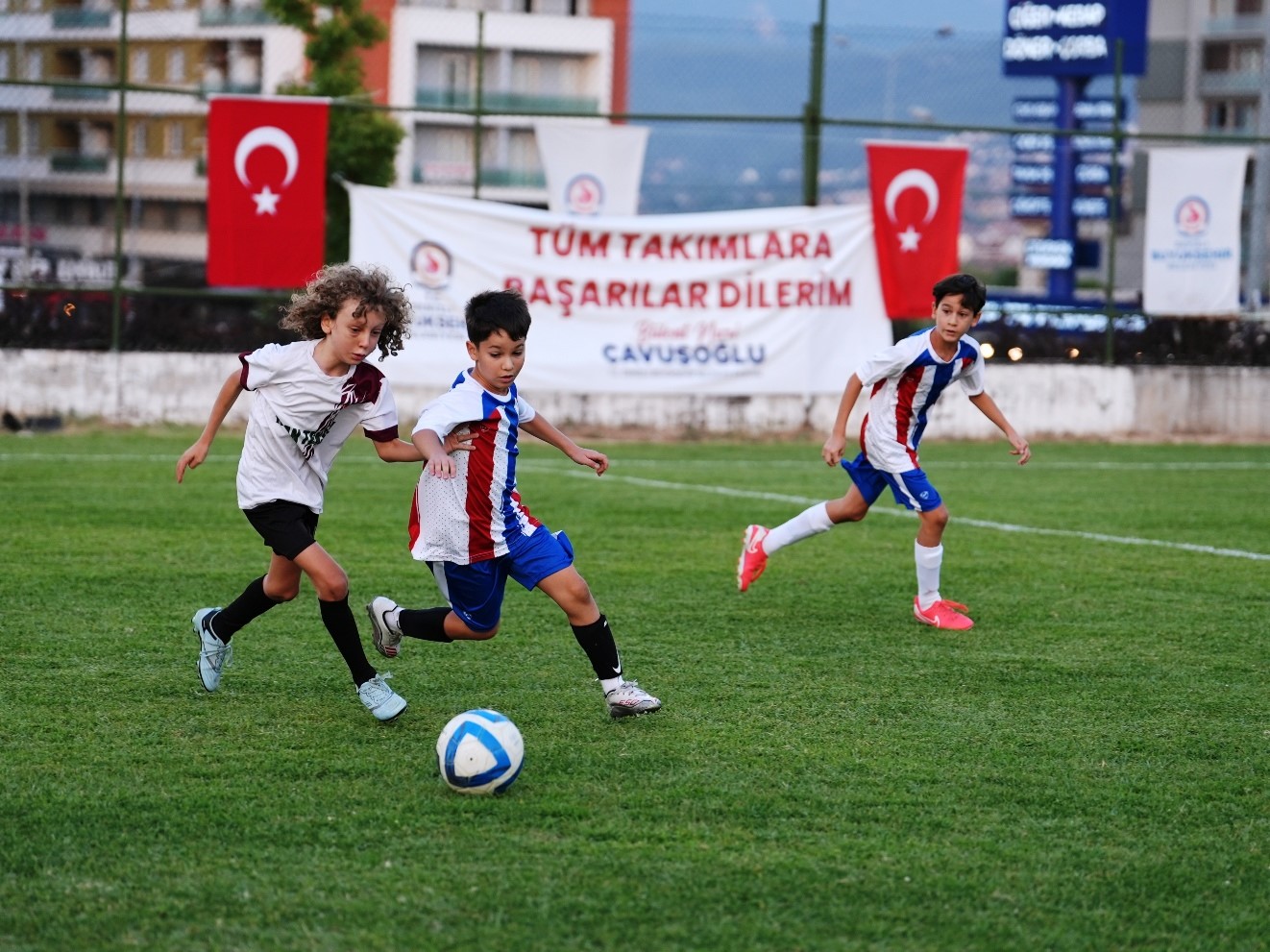 denizli-buyuksehirden-zafer-bayramina-ozel-spor-soleni