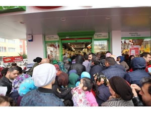 İndirimi Gören Vatandaş Akın Etti, İzdiham Yaşandı