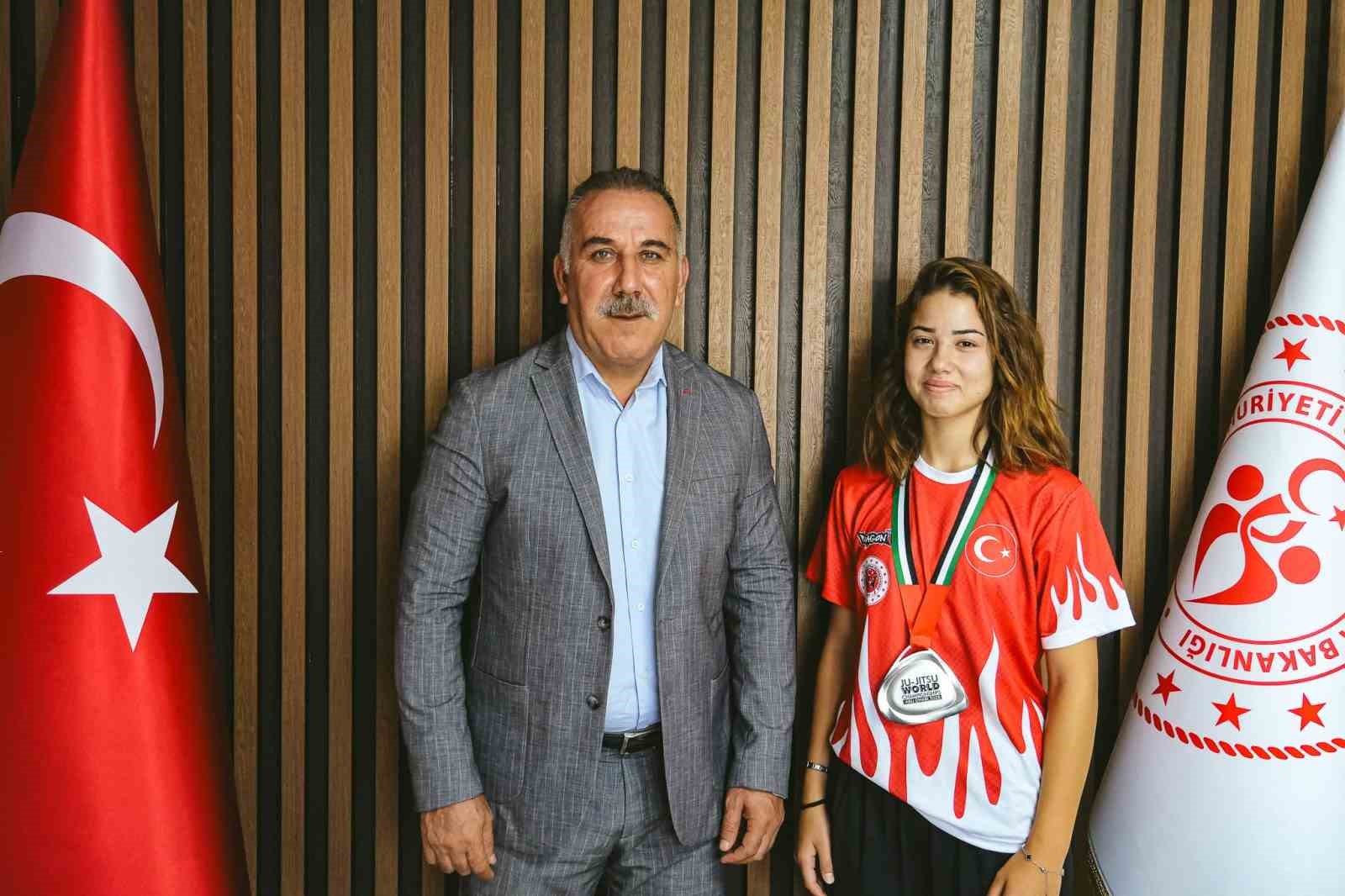 aydinli-genc-sporcu-jujitsuda-dunya-2-ncisi-oldu