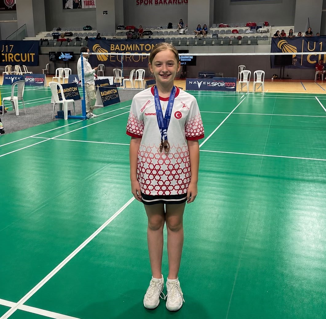 manisali-badmintonculardan-uluslararasi-turnuvada-iki-bronz-madalya