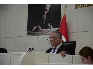 İzmir Büyükşehir Meclisinde Zeytin Ağaçları Gerginliği