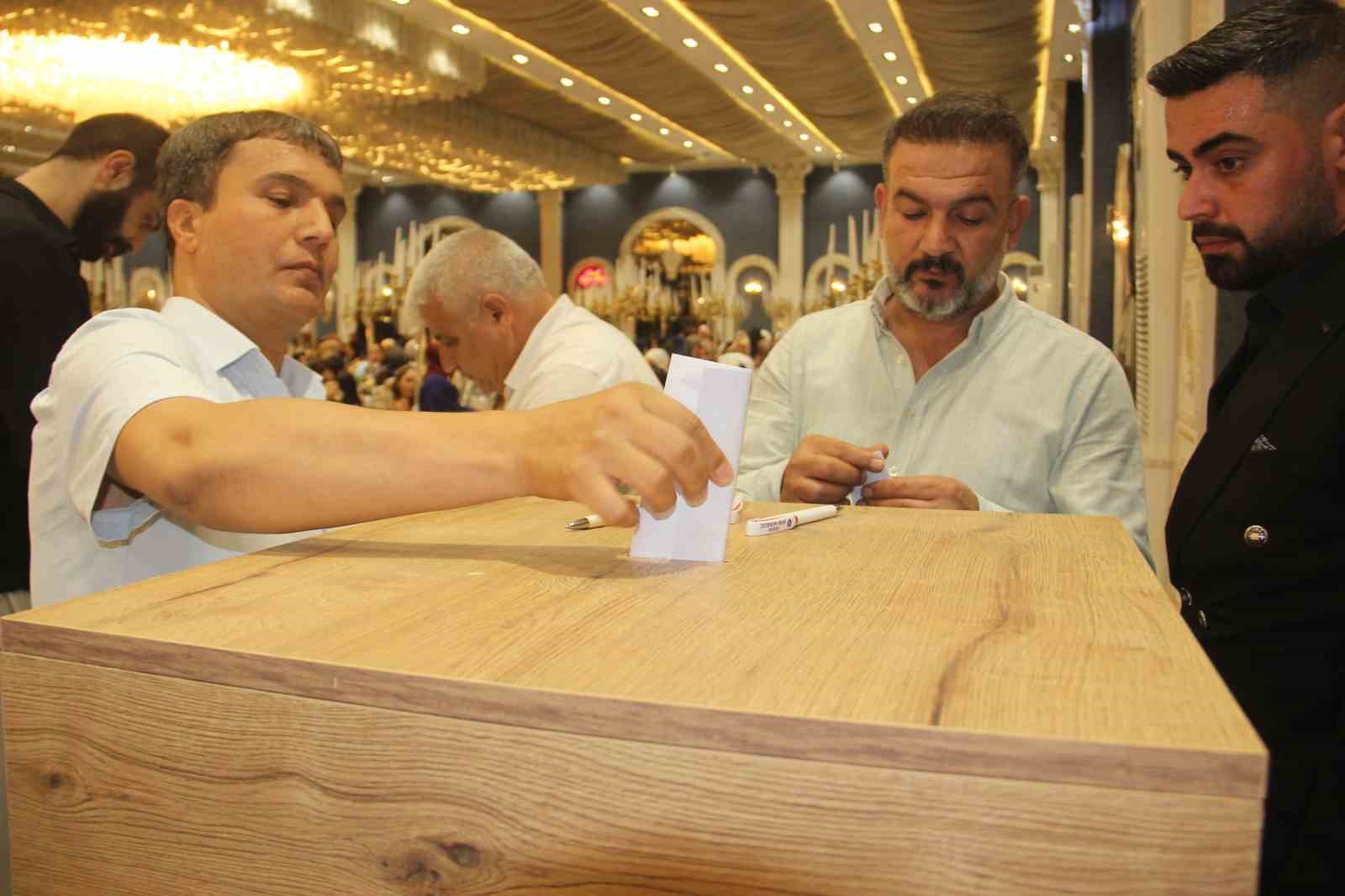 sanliurfa-dan-ornek-dayanisma-sunnet-dugununde-takilan-tum-takilar-sehit-ailelerinin-cocuklarina-bagislandi