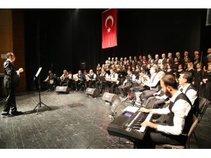 Efeler Belediyesi Türk Müziği Korosu Mest Etti