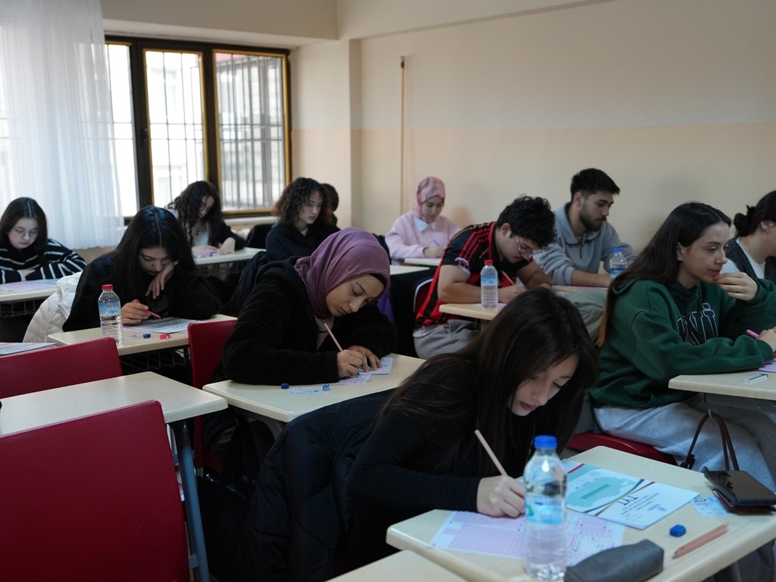 genclerin-universite-yolculugunda-denizli-buyuksehir-destegi