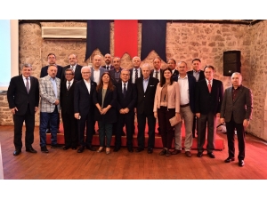 İzmir’de İkinci Zirve