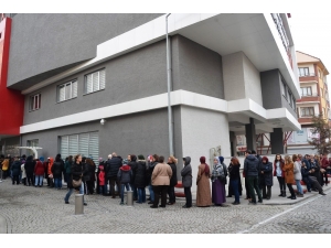 Bu Kuyruk Tiyatro İçin