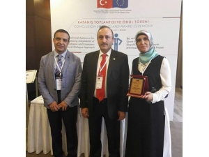 Sağlık-iş Sendikası Kırşehir Temsilcisi Nurcan Özer Ankara’da Ödüllendirildi.