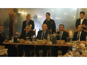 Bakan Yılmaz Ve Özlü Eğitime Katkı Veren Hayırsever İş Adamlarını Ödüllendirdi