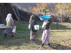 Suları Olmayan Köylüler Su İhtiyaçlarını Nehirden Karşılıyor