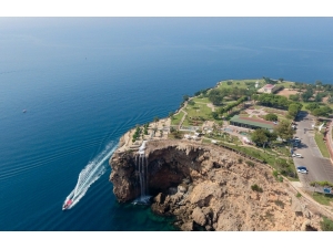 Antalya’nın 35 Bin Metrekarelik Doğal Balkonu Vatandaşların Akınına Uğruyor