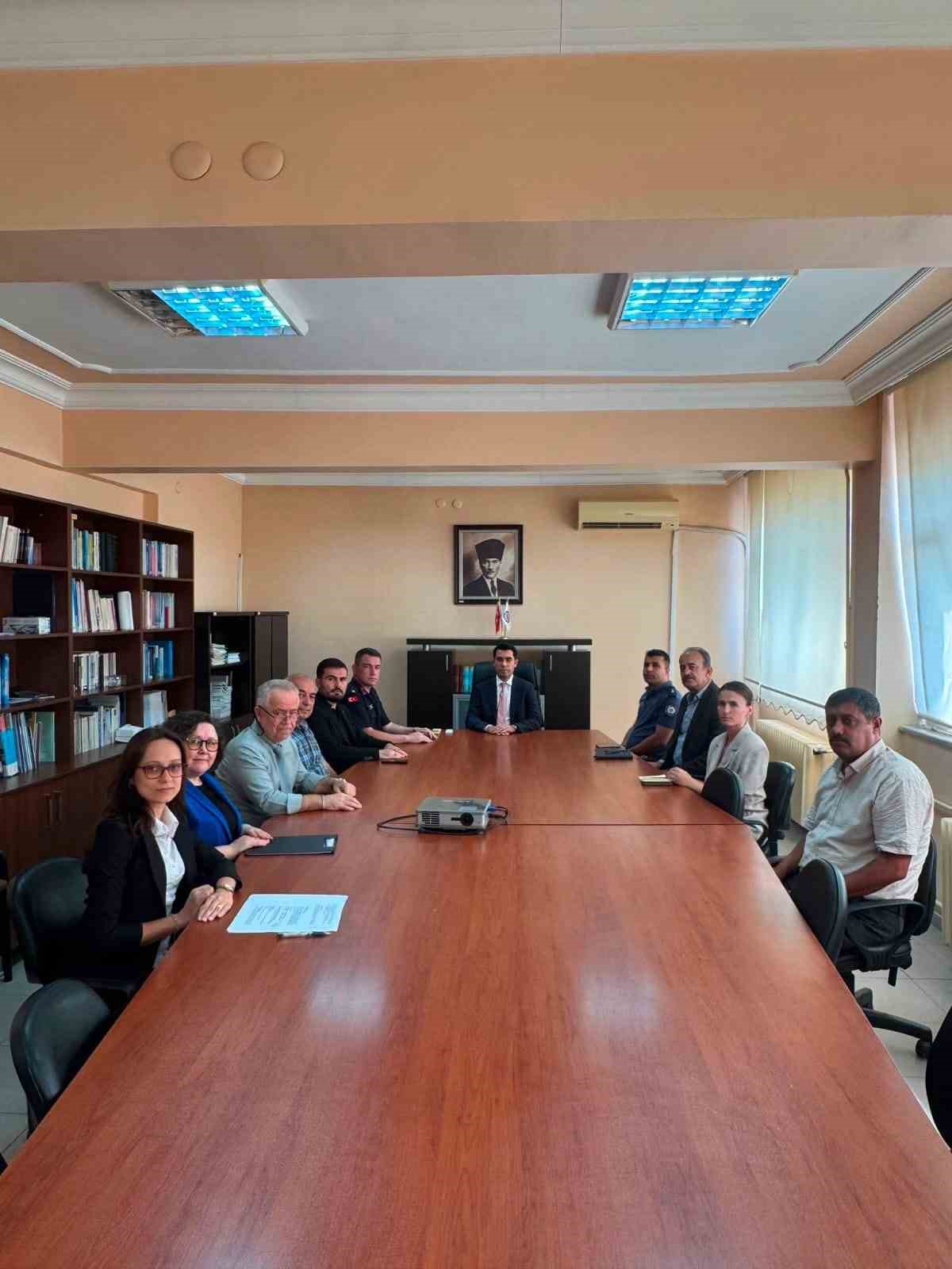 pehlivankoy-un-yeni-kaymakami-turbe-gorevine-basladi