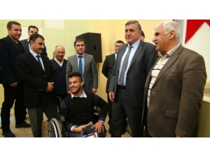 Suriyeli Öğrenciye Akülü Tekerlekli Sandalye Verildi