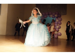 Burhaniye’de Miniklerin Bale Gösterisi Büyüledi