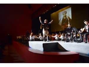 Atatük Ve Cumhuriyet İçin Sahneye Çıktılar