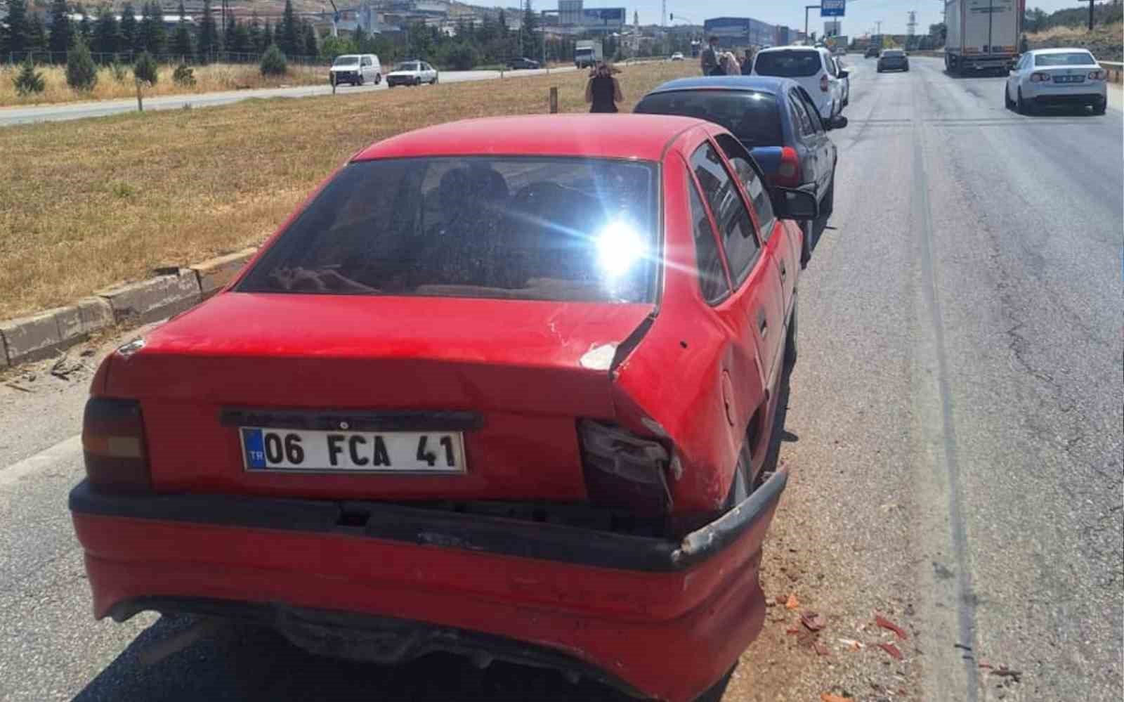 kirikkale-de-3-aracli-trafik-kazasi-1-yarali