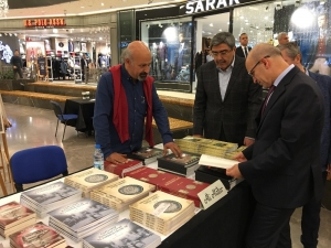 Başbakan Yardımcısı Şimşek Ali Atalar’ın Kitap İmza Standını Ziyaret Etti