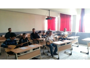 Altıntaş’ta Bağlama Kursu