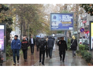 Kocaeli’de Sıcaklar Yerini Sağanak Yağmura Bıraktı