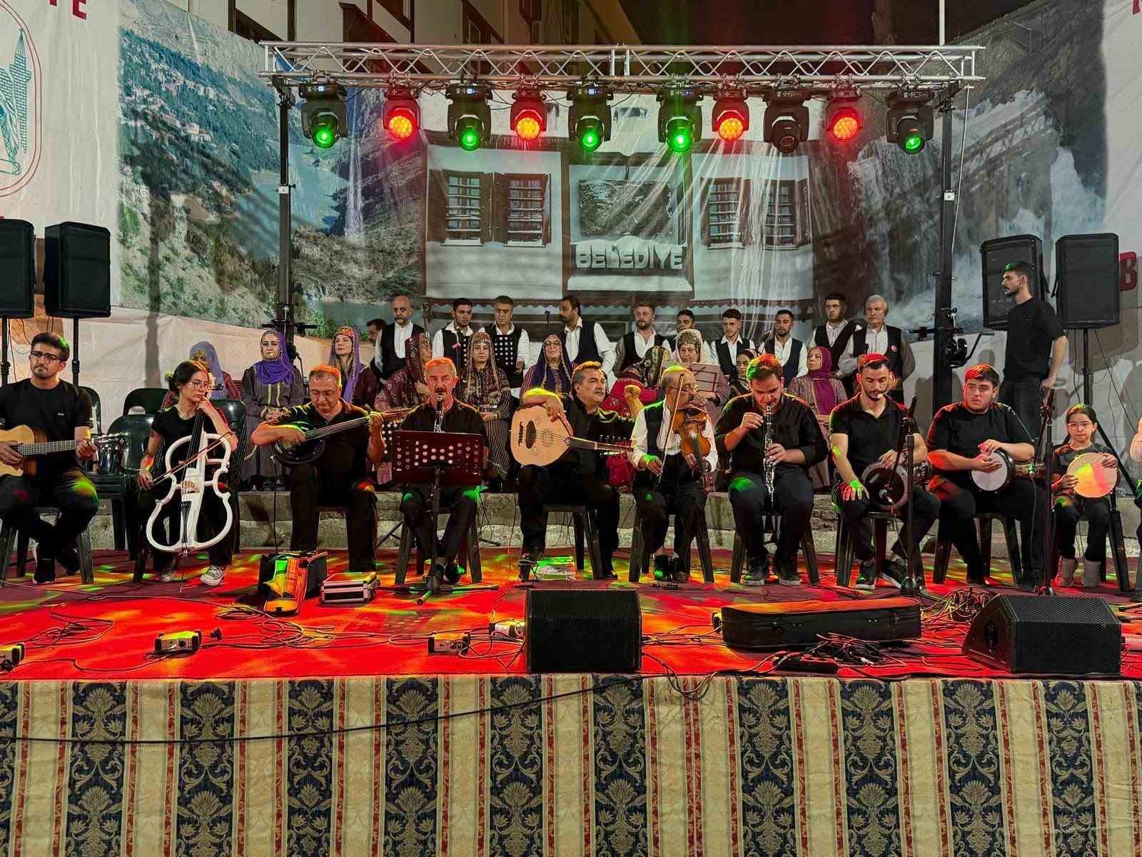 siladan-gurbete-egin-fasili-nda-kultur-ve-cosku-bir-araya-geldi