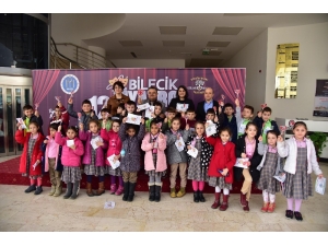 Çocuklara Tiyatro Öncesi Horoz Şekeri