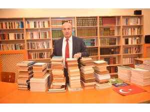Emekli General Tokatlı, Kütüphanesini Taşköprü’ye Bağışladı