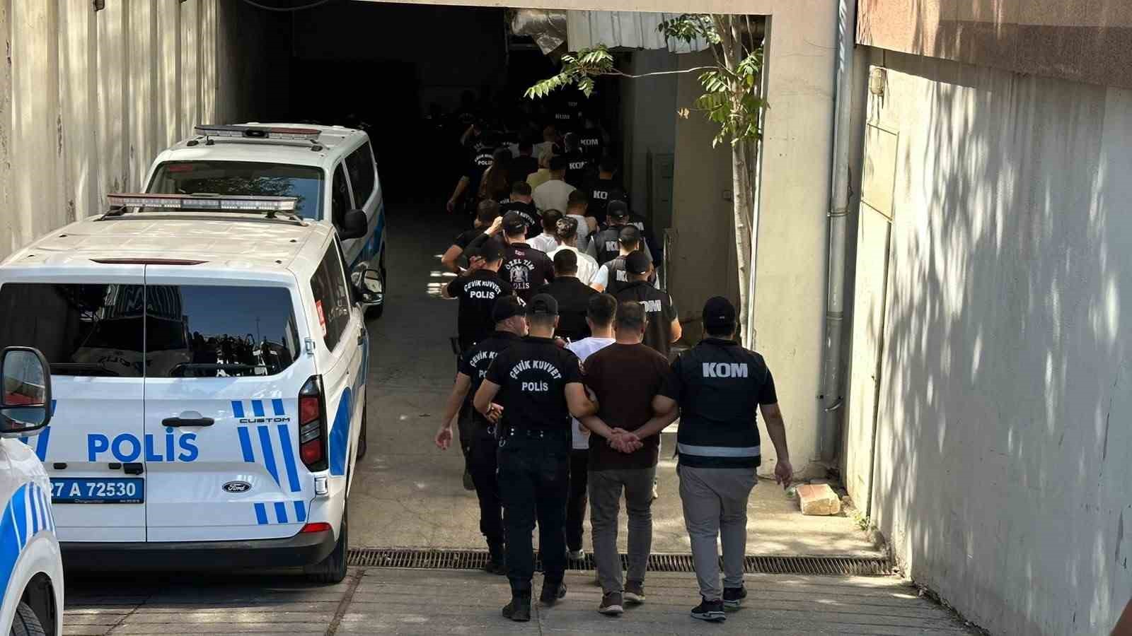 gaziantep-te-sokaklar-guvende-operasyonunda-18-supheli-tutuklandi