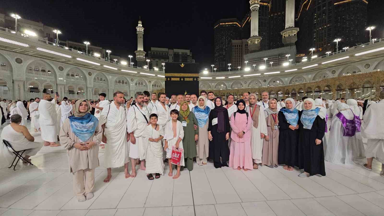 okul-saldirisinda-hayatini-kaybedenlerin-aileleri-umre-icin-kutsal-topraklarda