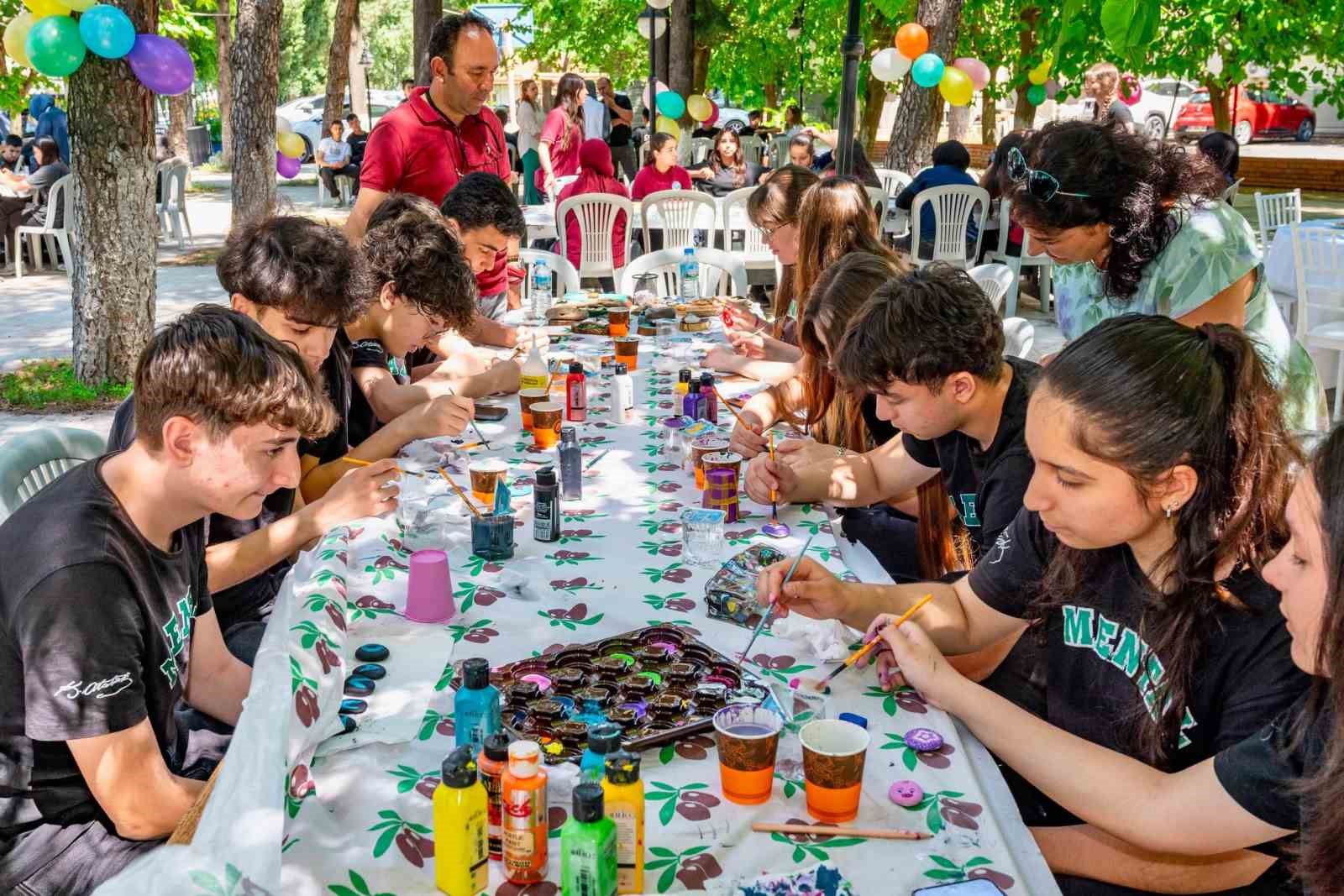 mentese-de-iz-in-olsun-etkinligi-renkli-goruntulere-sahne-oldu