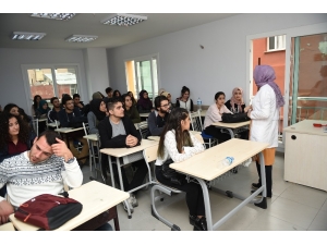 Bin 500 Öğrenciye Ücretsiz Üniversiteye Hazırlık Kursu