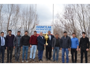 Şampiyon Ciritçilere Tatlı Kutlama