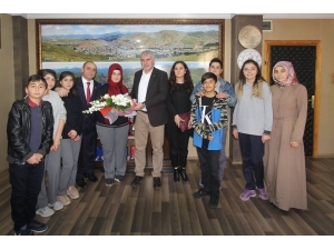 Yetim Öğrencilerden Başkan Memiş’e Ziyaret