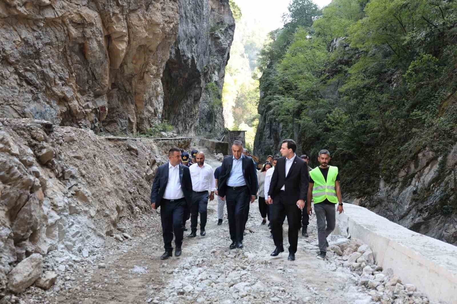 vali-cagatay-yenice-ilcesinde-incelemelerde-bulundu