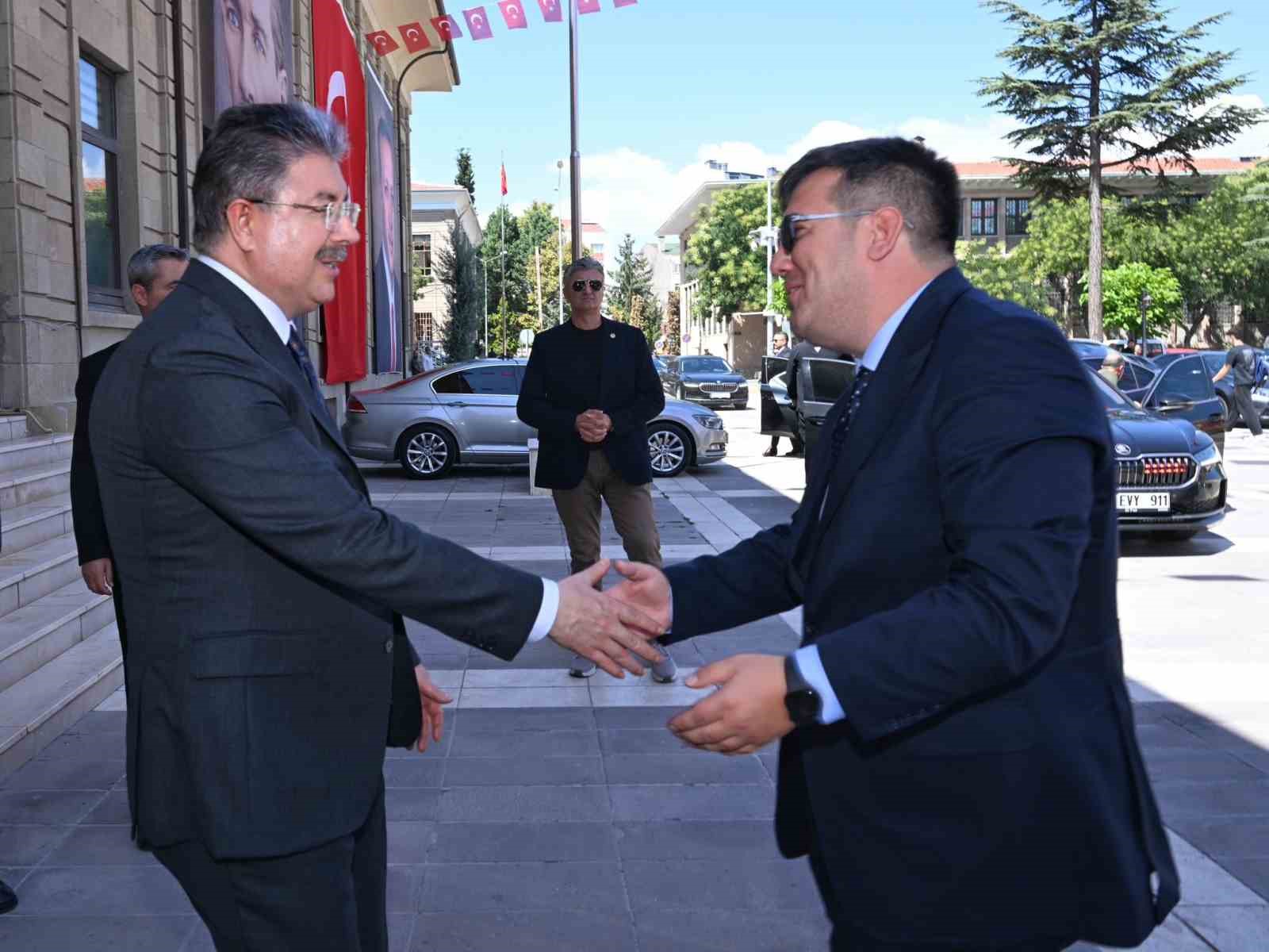 adalet-bakan-yardimcisi-tuncay-eskisehir-valisi-yilmaz-i-ziyaret-etti