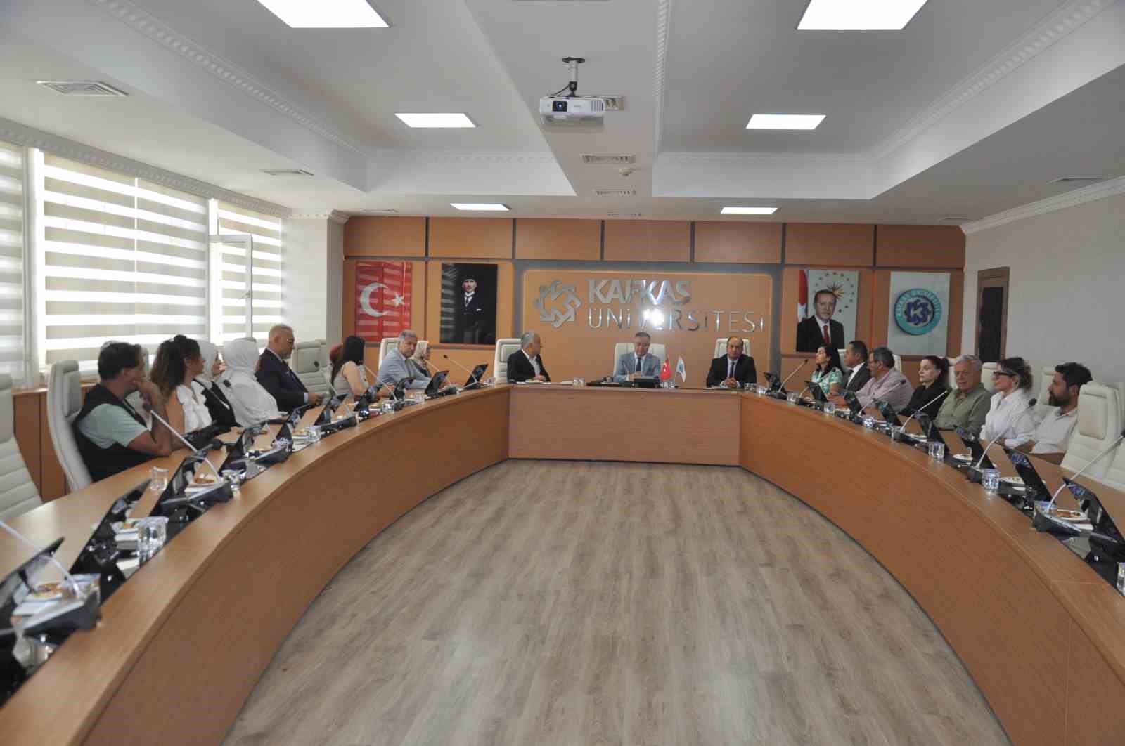 kafkas-universitesi-ile-turkiye-beyazay-dernegi-arasinda-engelsiz-universite-is-birligi