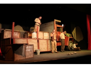 ‘Kamyon’ Tiyatrosuna Yoğun İlgi