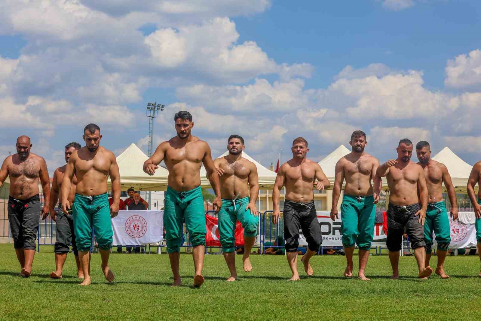 taskopru-de-baspehlivan-ve-karakucak-guresleri-nefes-kesti